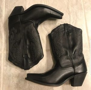 Black cowgirl boots